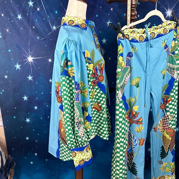 Summer luncheon set or PJ set. Bold pattern peasant sleeve blouse w/pant - Picture 7 of 10